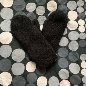 Aritzia Mittens